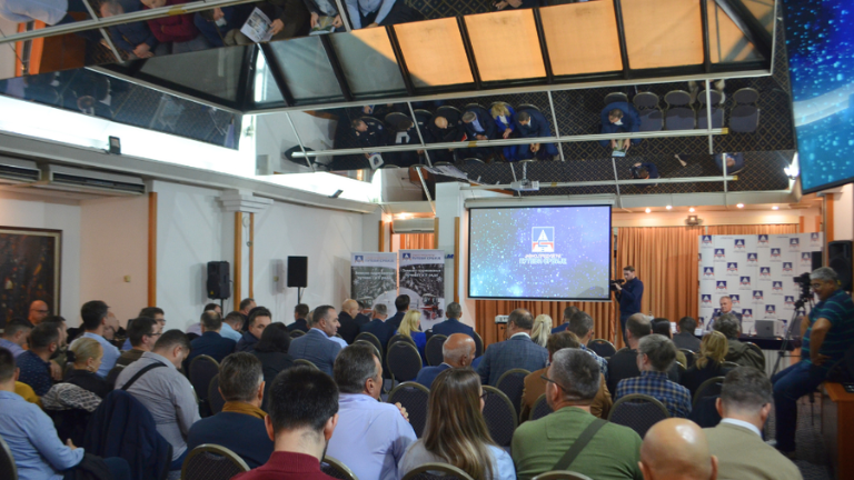 JP Putevi Srbije, animirani spotovi, kampanje, bezbednost u saobraćaju, zima, zimska oprema, saobraćajne nezgode, KORISTI ZIMSKU OPREMU! NE DAJ ZIMI DA TE VOZI, ZIMSKA SLUŽBA RADI ZA TEBE, VOZI STRPLJIVO, zimski pneumatici, produkcija, First media group, 2025