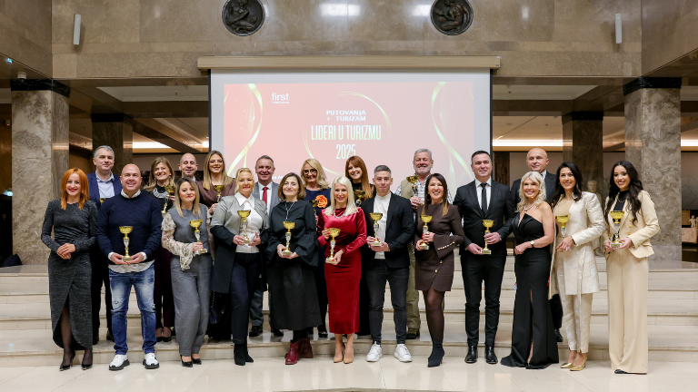 Lideri u turizmu 2025, svečana dodela, Narodni muzej, dobitnici, laureati, grupna fotografija, First media group, portal Putovanja i turizam